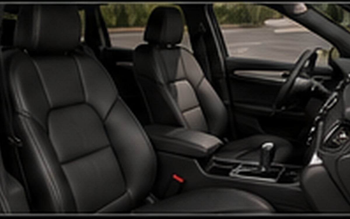 Porsche Macan front seats